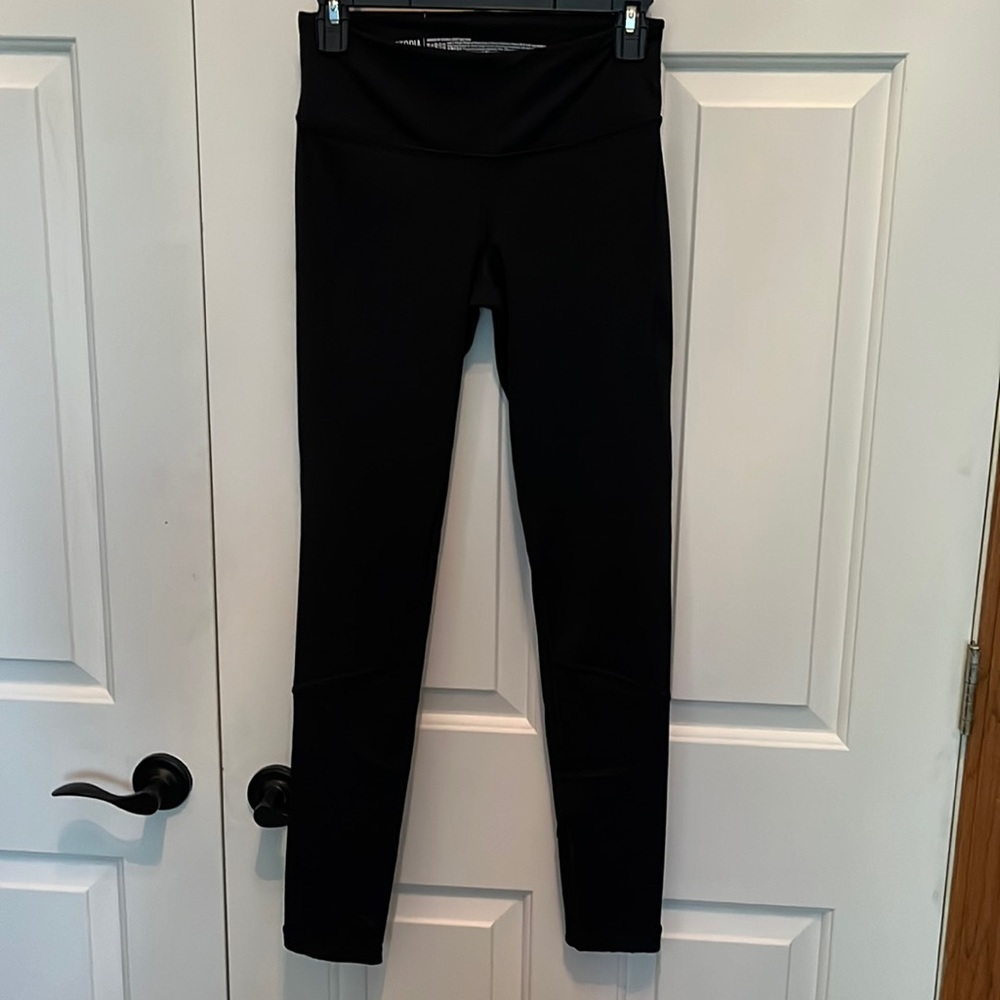 Victoria sport full length active leggings with keyhole detail